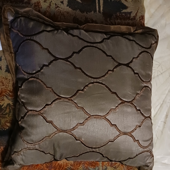 🦊🐅Land of Nod Room Throw pillow🦙🦒& Arrow Home 🏡 Fashion Pollows. - Picture 3 of 12